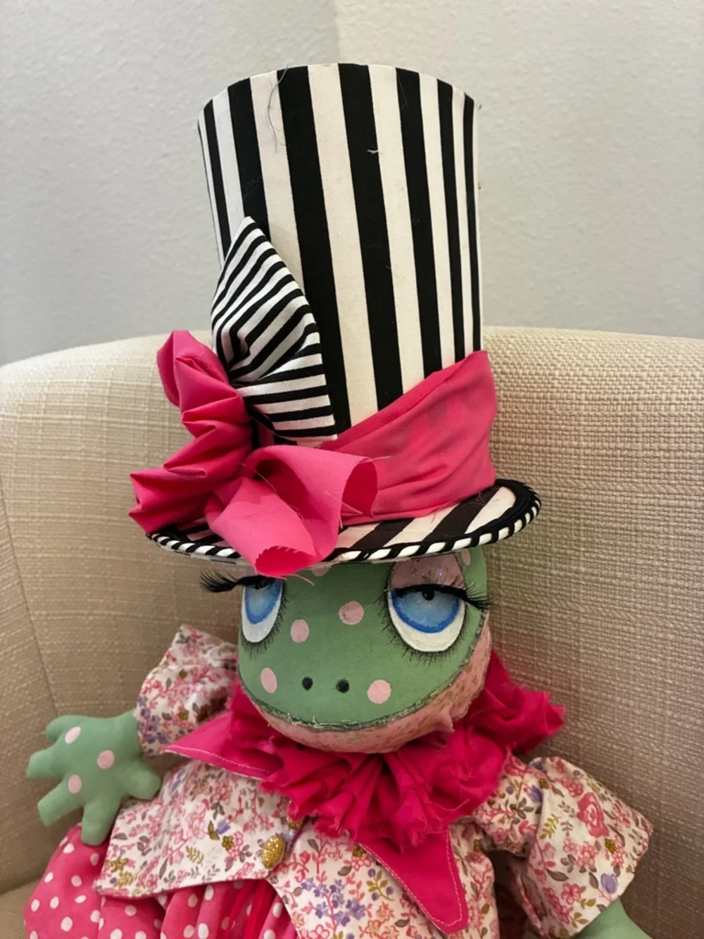 Handmade Pink & Green Holiday Frog Wreath attachment